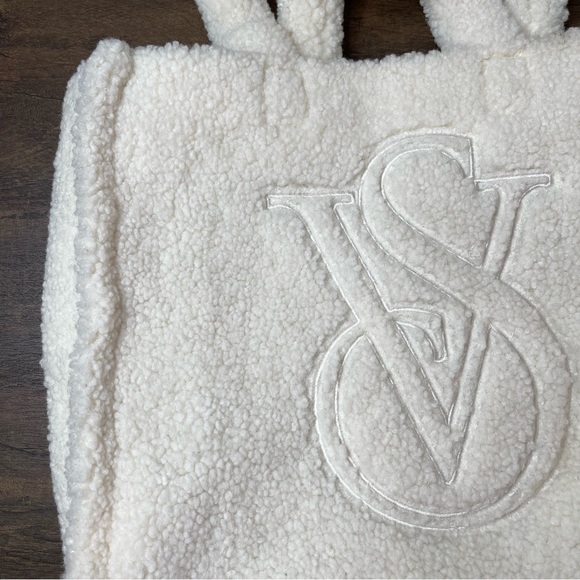 Victoria’s Secret Sherpa Tote Ivory Cream Reusable Shoulder Bag - Picture 6 of 13